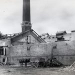 Nedrivning af mineralvandsfabrikken Alliances kedelhus, ca 1901.