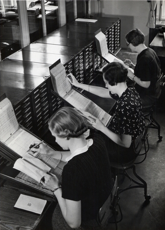 Kartotektjek på kontoret, 1930erne