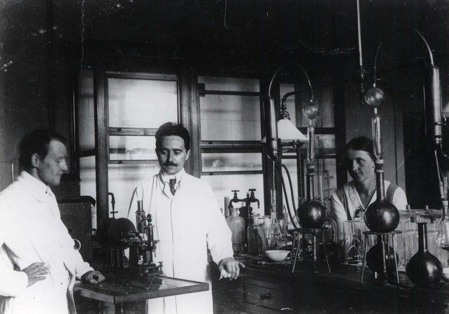 Laboratorium 1905
