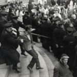 Demonstranter og politi, 1964