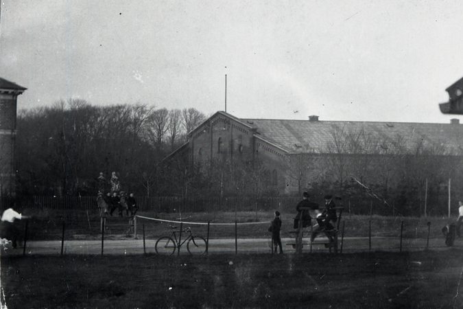 Tennisbane, 1895.